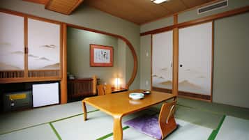 Premium bedding, in-room safe, desk, free WiFi