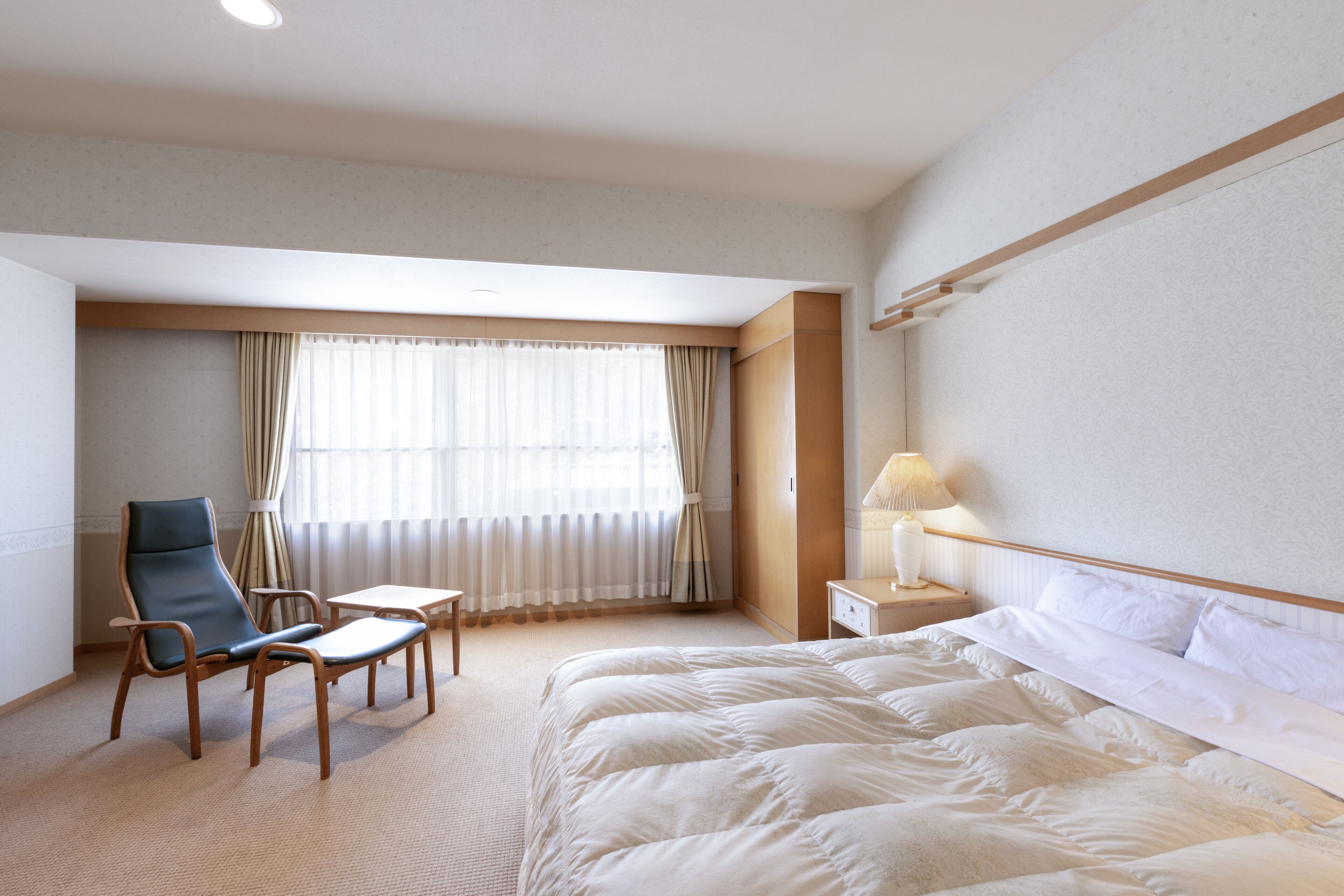 Premium bedding, in-room safe, desk, free WiFi