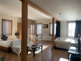 Ropa de cama hipoalergénica y escritorio 
