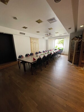 Lunch and dinner served - Hotel Corsten - Home of Lukes Steaks & More - Heinsberg (Heinsberg)