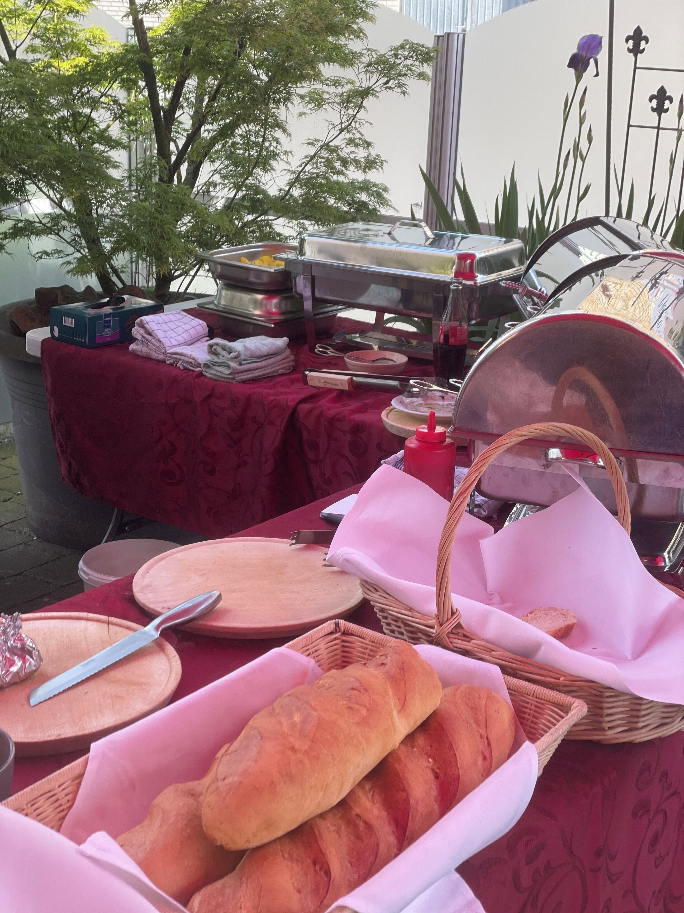 Déjeuner et dîner servis sur place