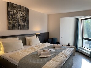 City Double Room | Hypo-allergenic bedding, desk, laptop workspace, free WiFi - Hotel Corsten - Home of Lukes Steaks & More - Heinsberg (Heinsberg)
