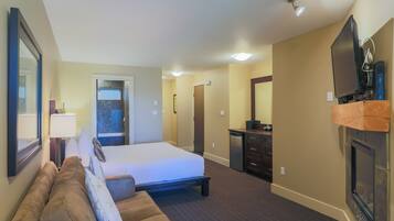 Standard Hotel Room, Queen Bed and Sofa Bed | Rideaux d’obscurcissement, fer et planche à repasser