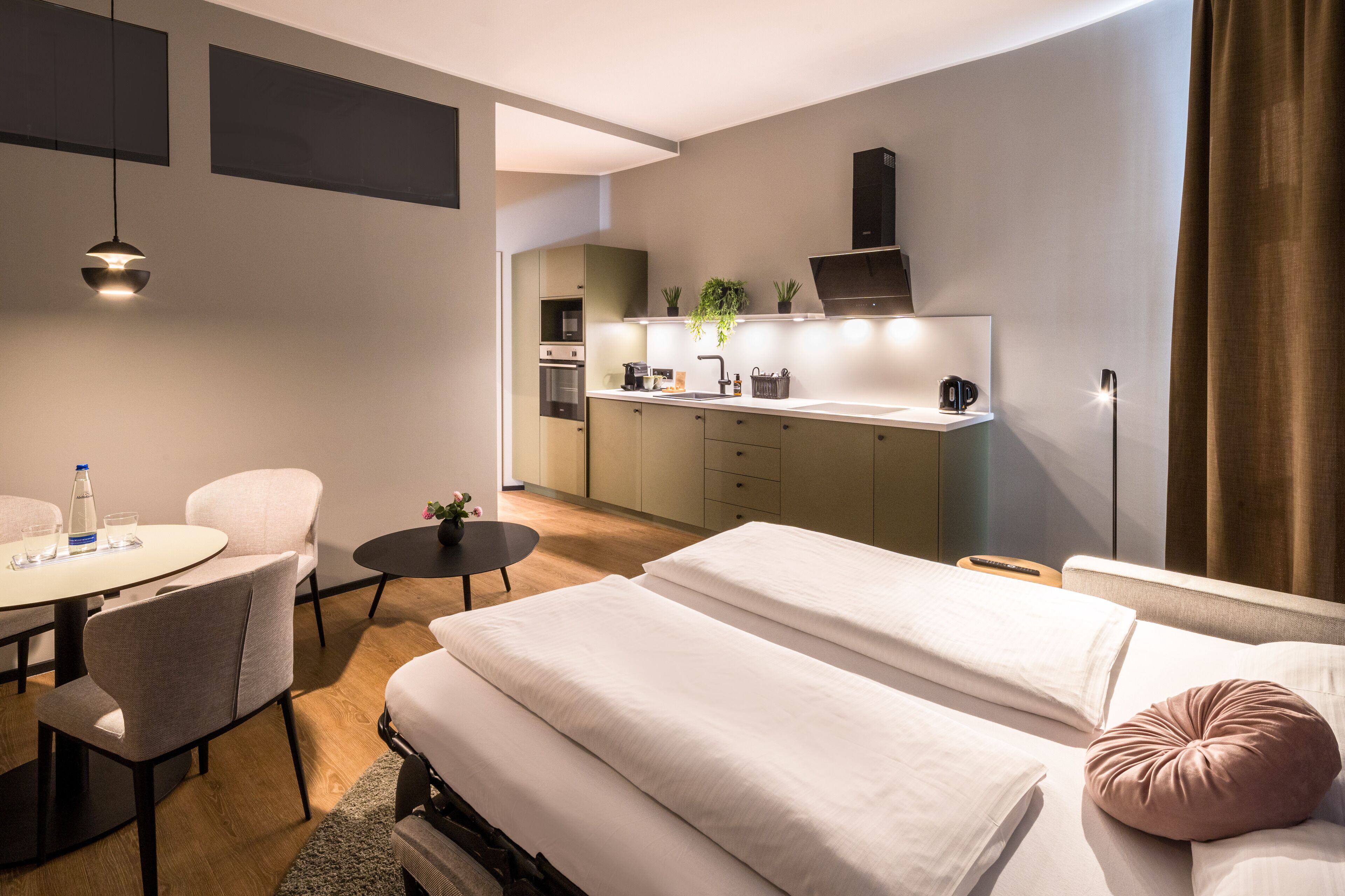 three-room apartment (two bedrooms and one living room) | living room | 43-inch flat-screen tv with satellite channels, tv