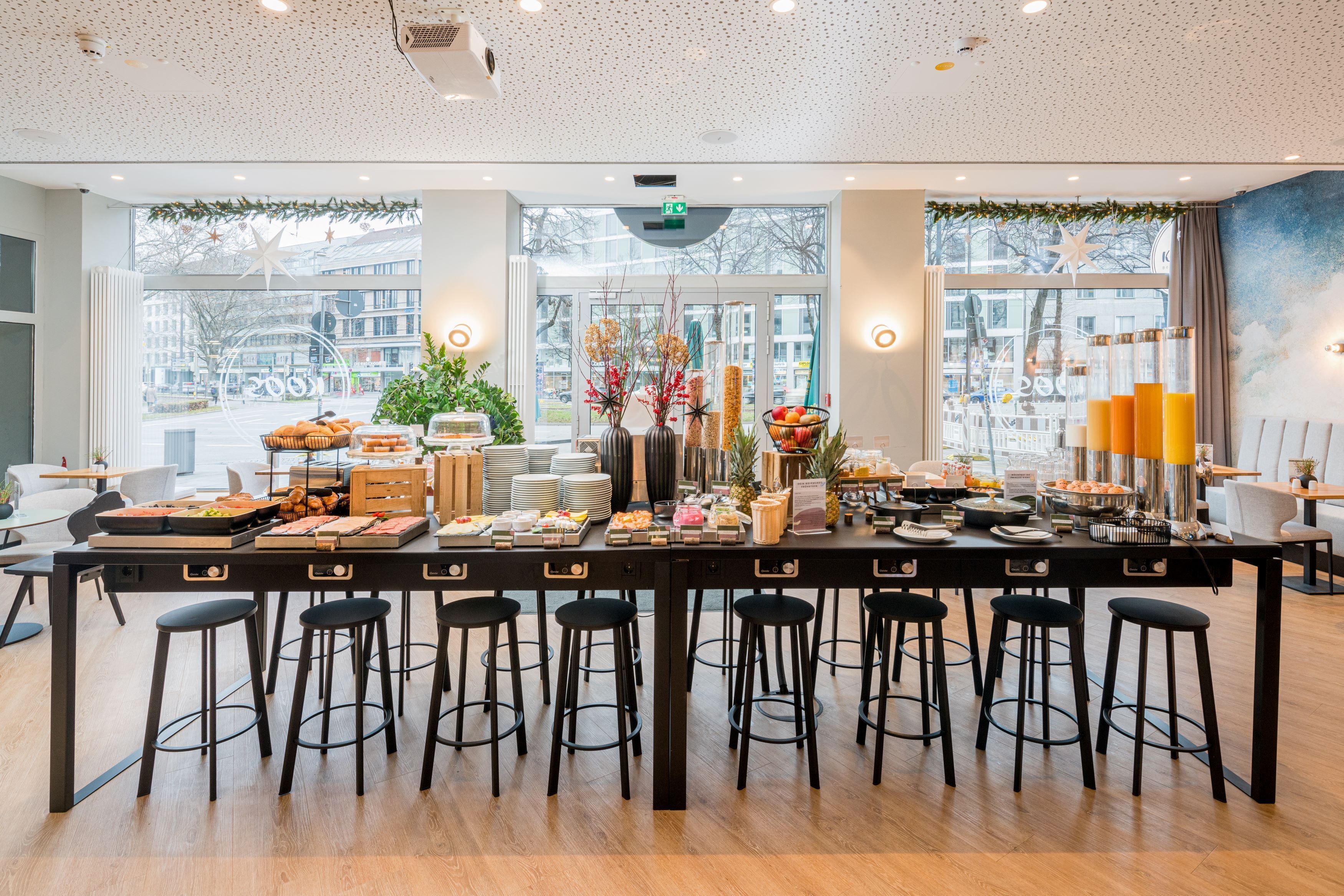 Ferdiglaget frokost hver dag (EUR 25 per person)