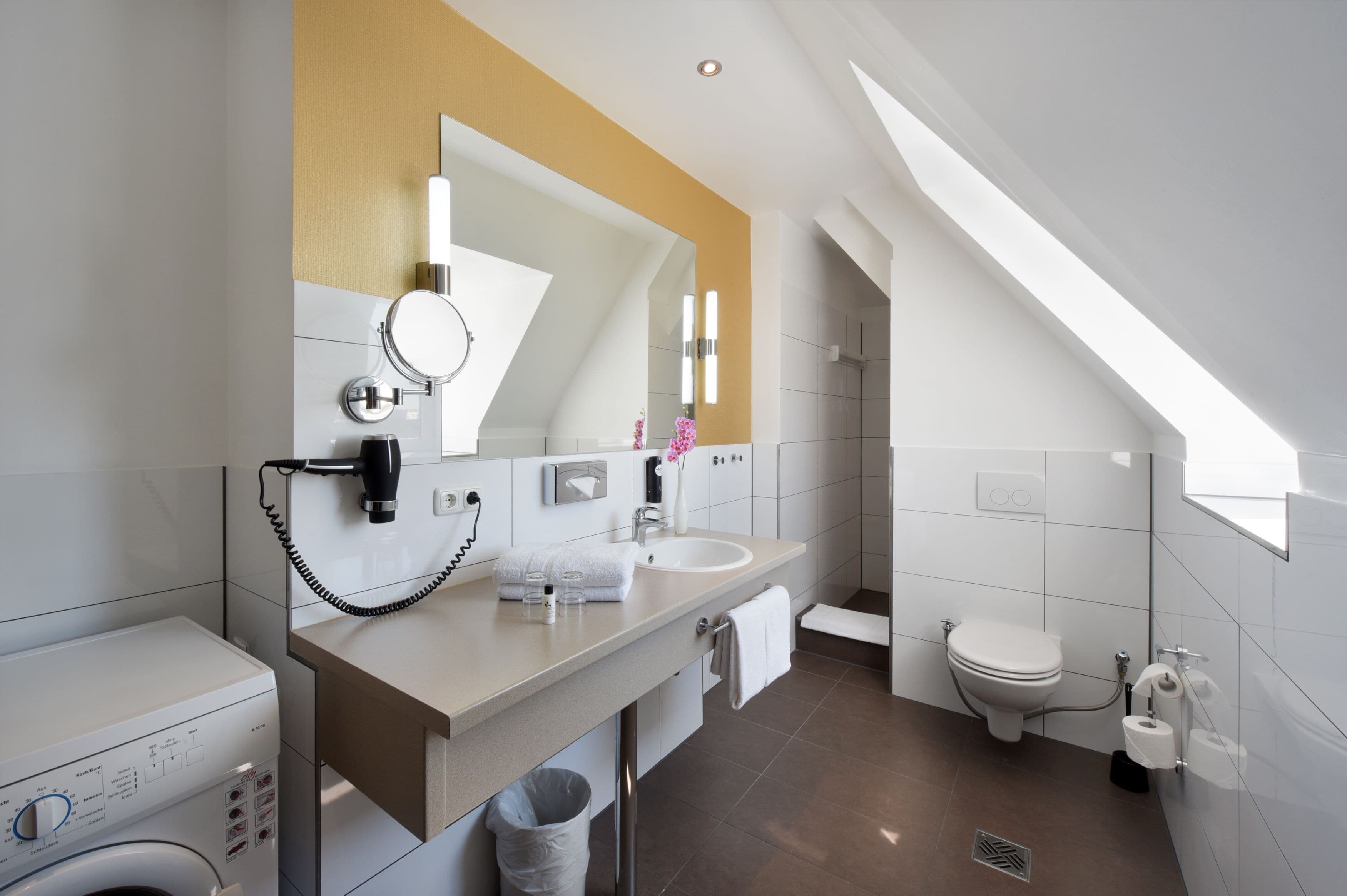 apartment (4 persons) | bathroom | shower, free toiletries, hair dryer, towels