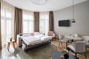 Three-Room Apartment (Two Bedrooms and One Living Room) | Living room | 43-inch flat-screen TV with satellite channels, TV - KOOS Hotel&Apartments (Munich)