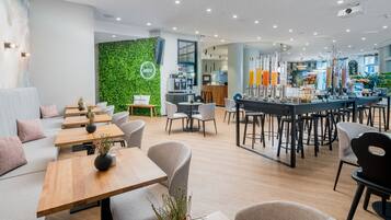 Morgenmad tilberedt efter bestilling hver dag (25 EUR pr. person)