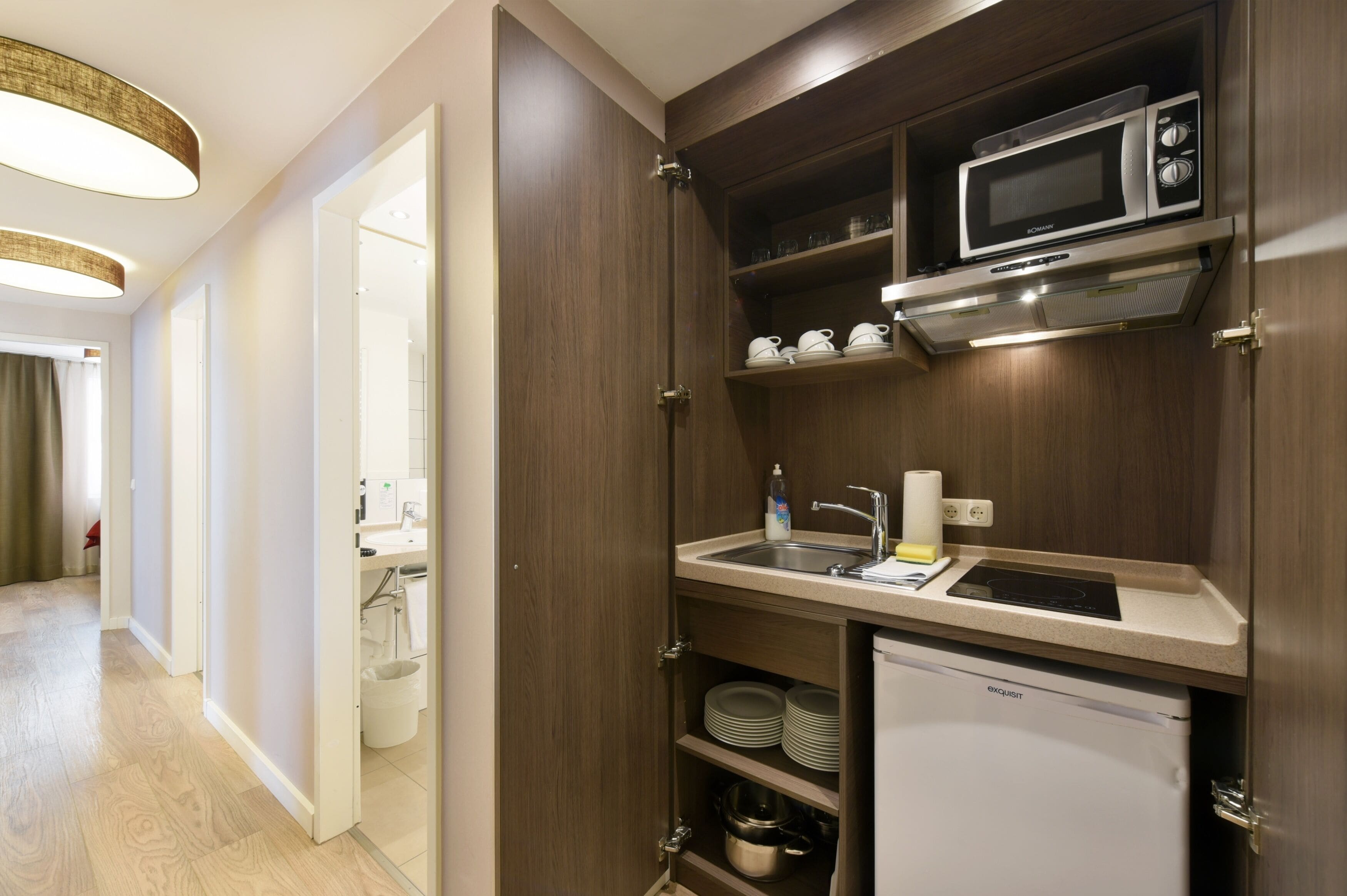 four-room apartment (three bedrooms and one living room) | private kitchenette