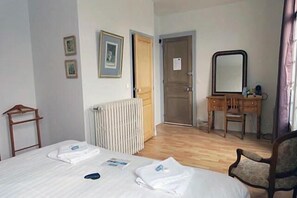 Kostenlose Babybetten, kostenloses WLAN, Bettwäsche