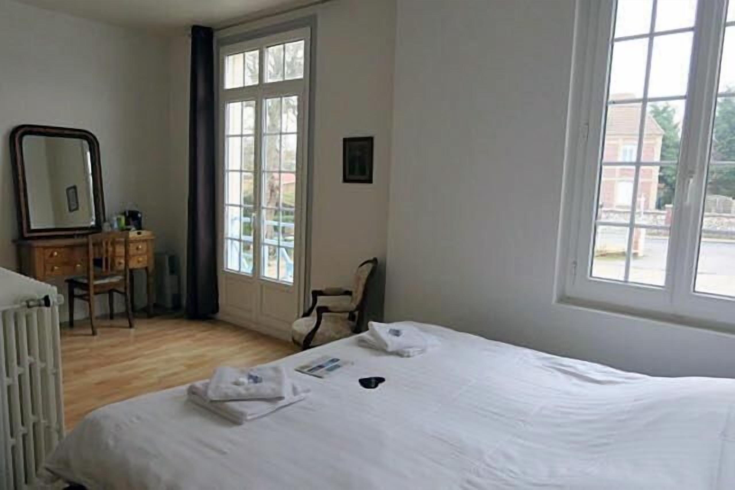 free cots/infant beds, free wifi, bed sheets