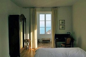 免費嬰兒床、免費 Wi-Fi、床單