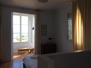 Free cots/infant beds, free WiFi, bed sheets