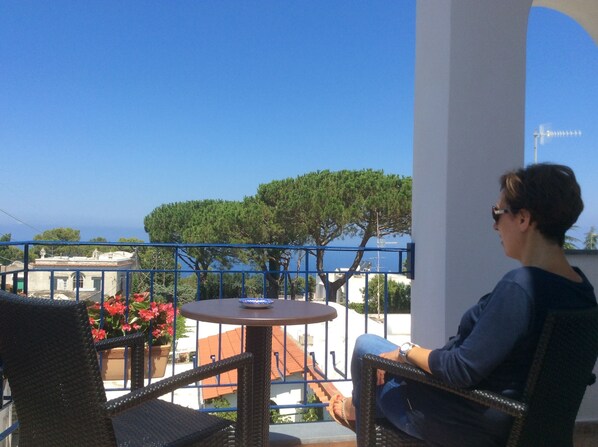 Superior-Doppelzimmer, Balkon, Meerblick | Terrasse/Patio