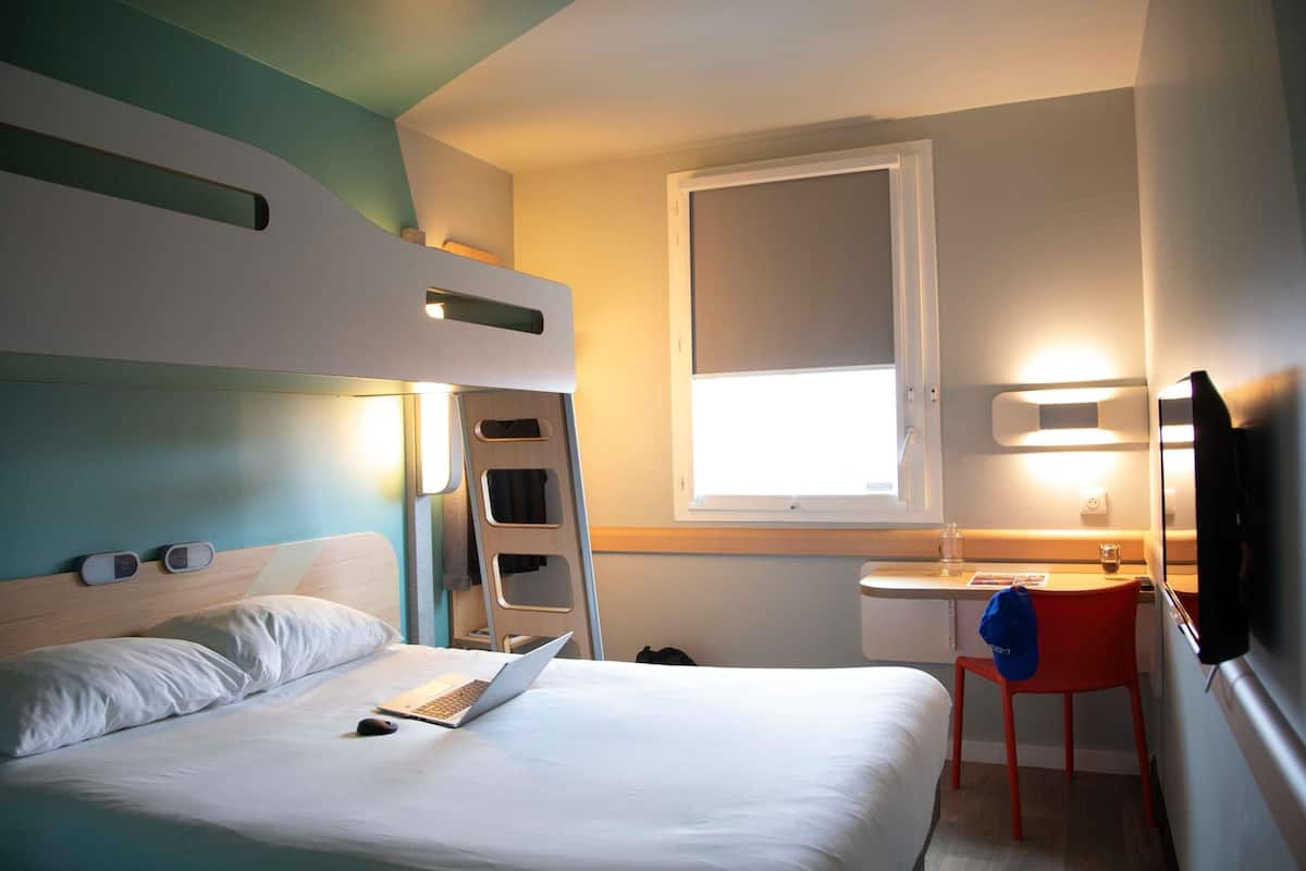 triple room, multiple beds | premium bedding, desk, blackout curtains, soundproofing