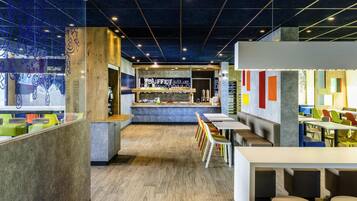 Petit déjeuner buffet servi tous les jours en supplément