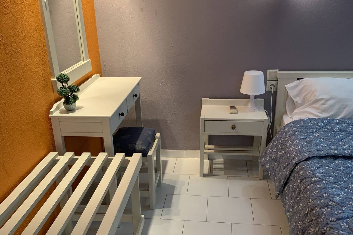 Classic Studio | Peti besi dalam bilik, kalis bunyi, seterika/papan seterika 