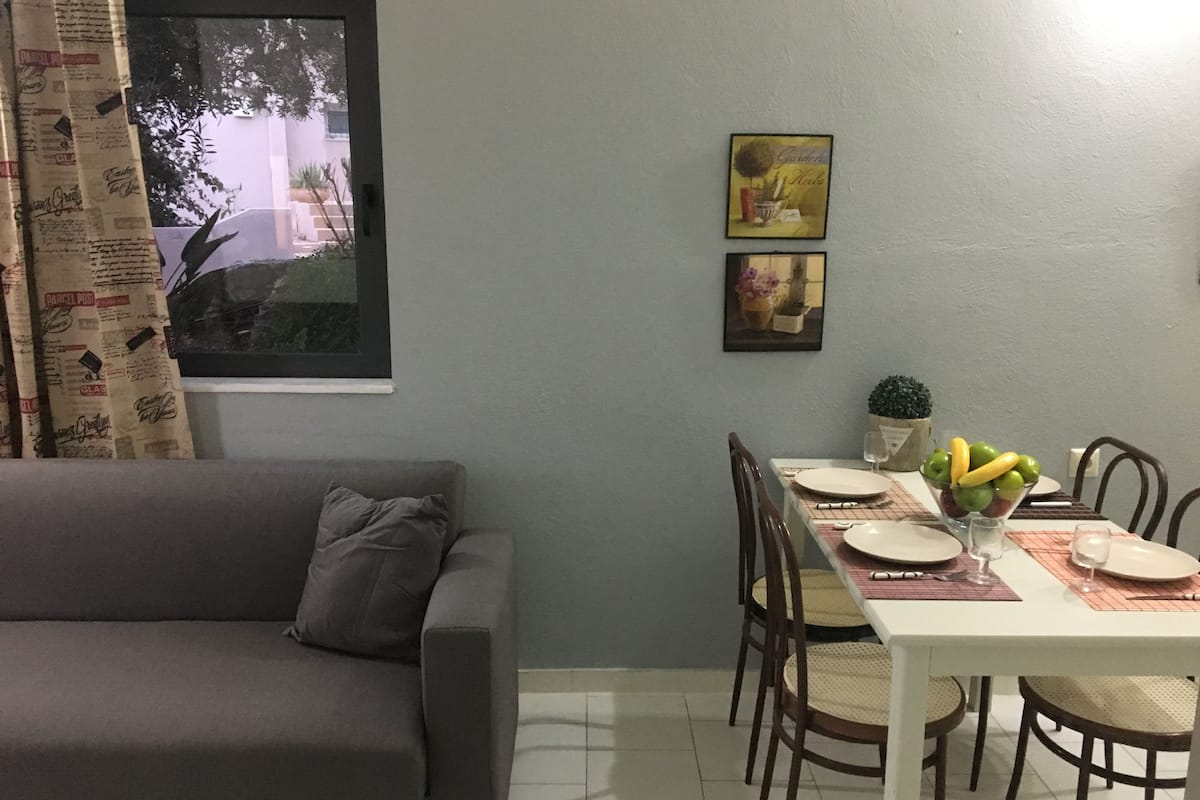 Classic Apartment, 1 Bedroom, Sea View (1) | In-room dining