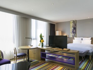 Suite Junior, 1 trĂšs grand lit | Minibar, coffre-fort, bureau