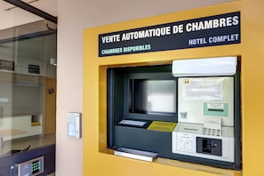 Quầy thủ tục nhận/trả phòng