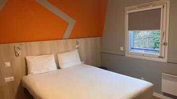 Bàn, nôi (giường cho trẻ sơ sinh) miễn phí