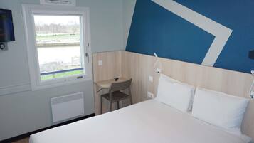 Zimmer, 1 Doppelbett | Schreibtisch, kostenlose Babybetten, kostenloses WLAN, Bettwäsche