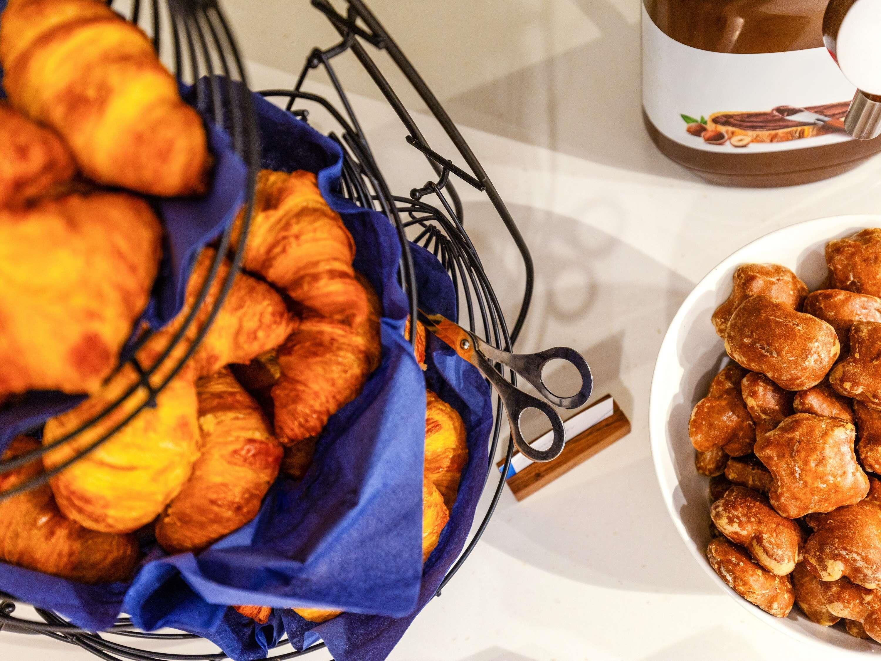 daily continental breakfast (eur 9.50 per person)