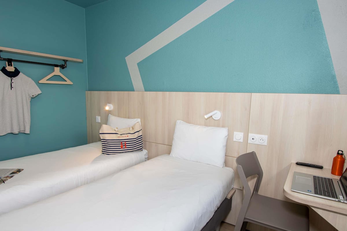 Twin Room, 2 Single Beds