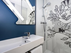 Triple Room, Multiple Beds | Premium bedding, desk, free WiFi, bed sheets - ibis budget Lorient Caudan (Caudan)