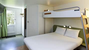 Triple Room, Multiple Beds | Premium bedding, desk, free WiFi, bed sheets