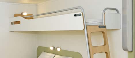 Triple Room, Multiple Beds | Premium bedding, desk, free WiFi, bed sheets