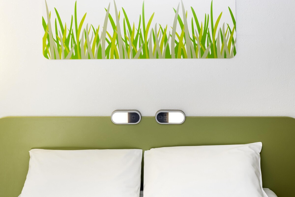 Family Room, 2 Double Beds | Premium bedding, desk, WiFi (free), bed sheets