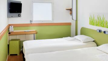 Twin kamer, 2 eenpersoonsbedden | Een bureau, gratis wifi, beddengoed