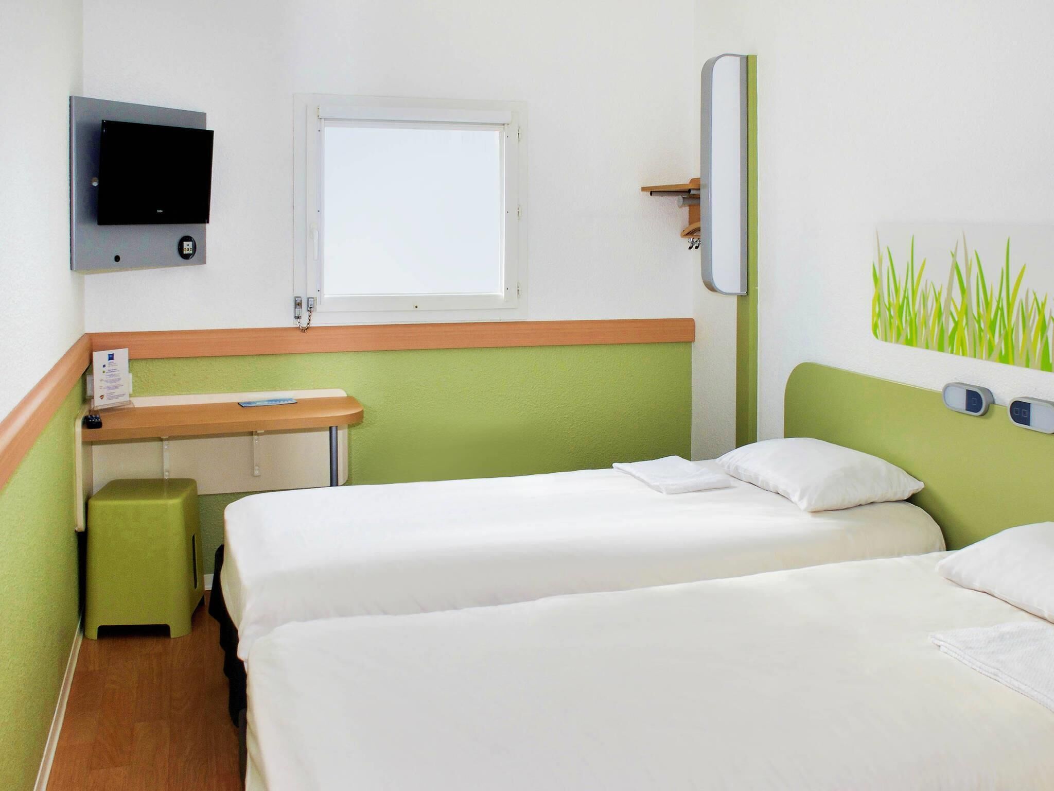 twin room, 2 single beds | desk, free wifi, bed sheets