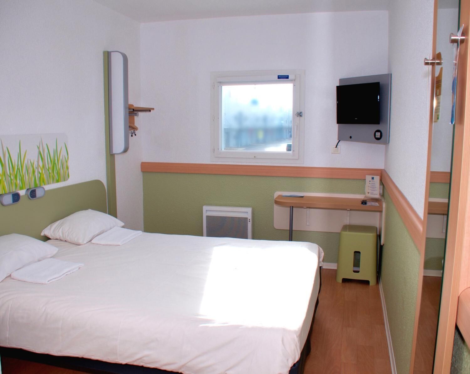 twin room, 2 single beds | desk, free wifi, bed sheets
