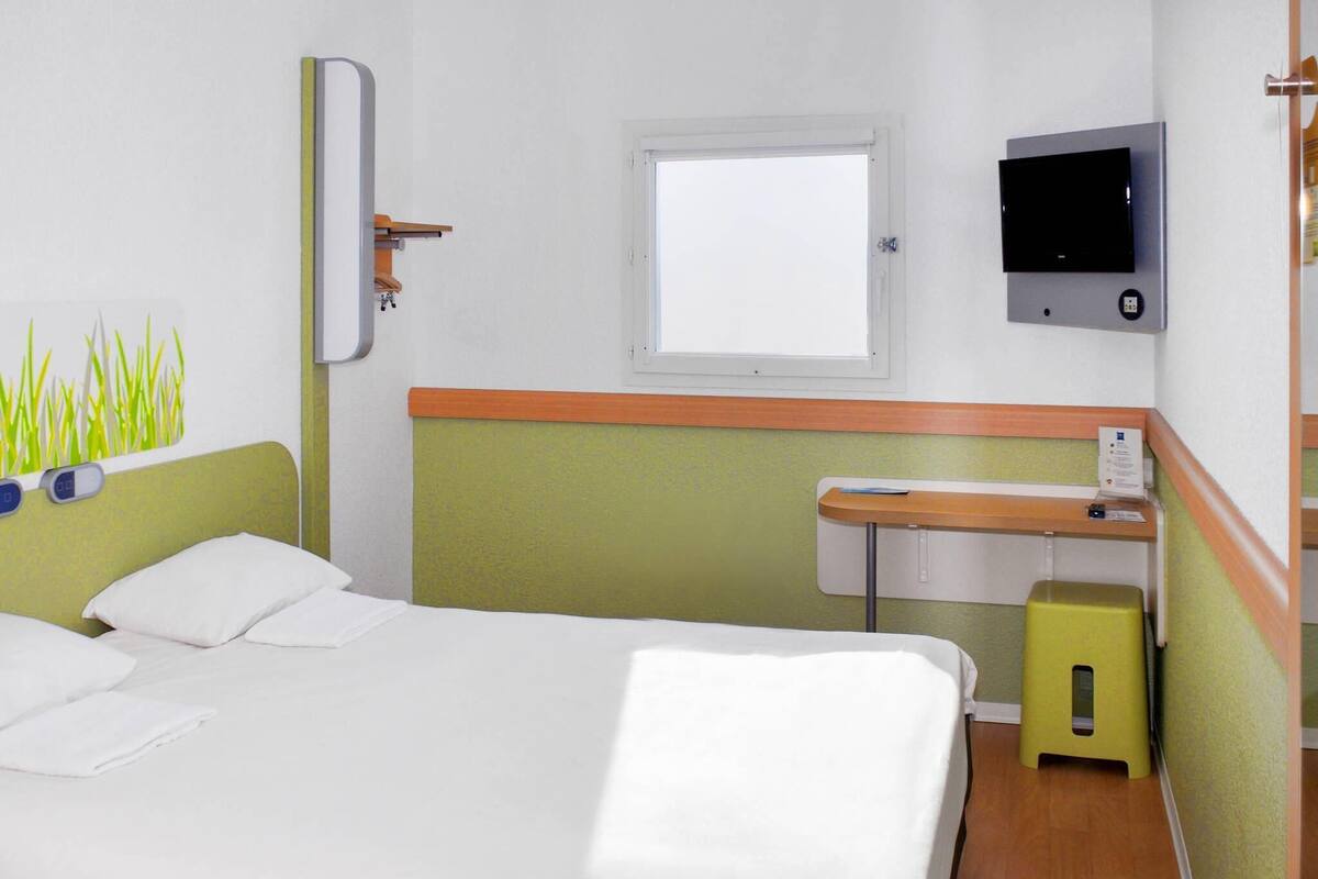 Habitación con 2 camas individuales, 2 camas individuales | Escritorio, wifi gratis, ropa de cama