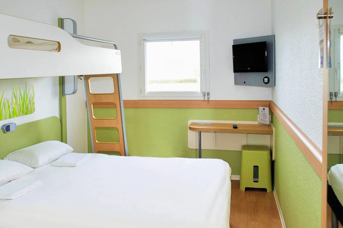 Chambre avec lits jumeaux, 2 lits une place | Bureau, Wi-Fi gratuit, draps fournis