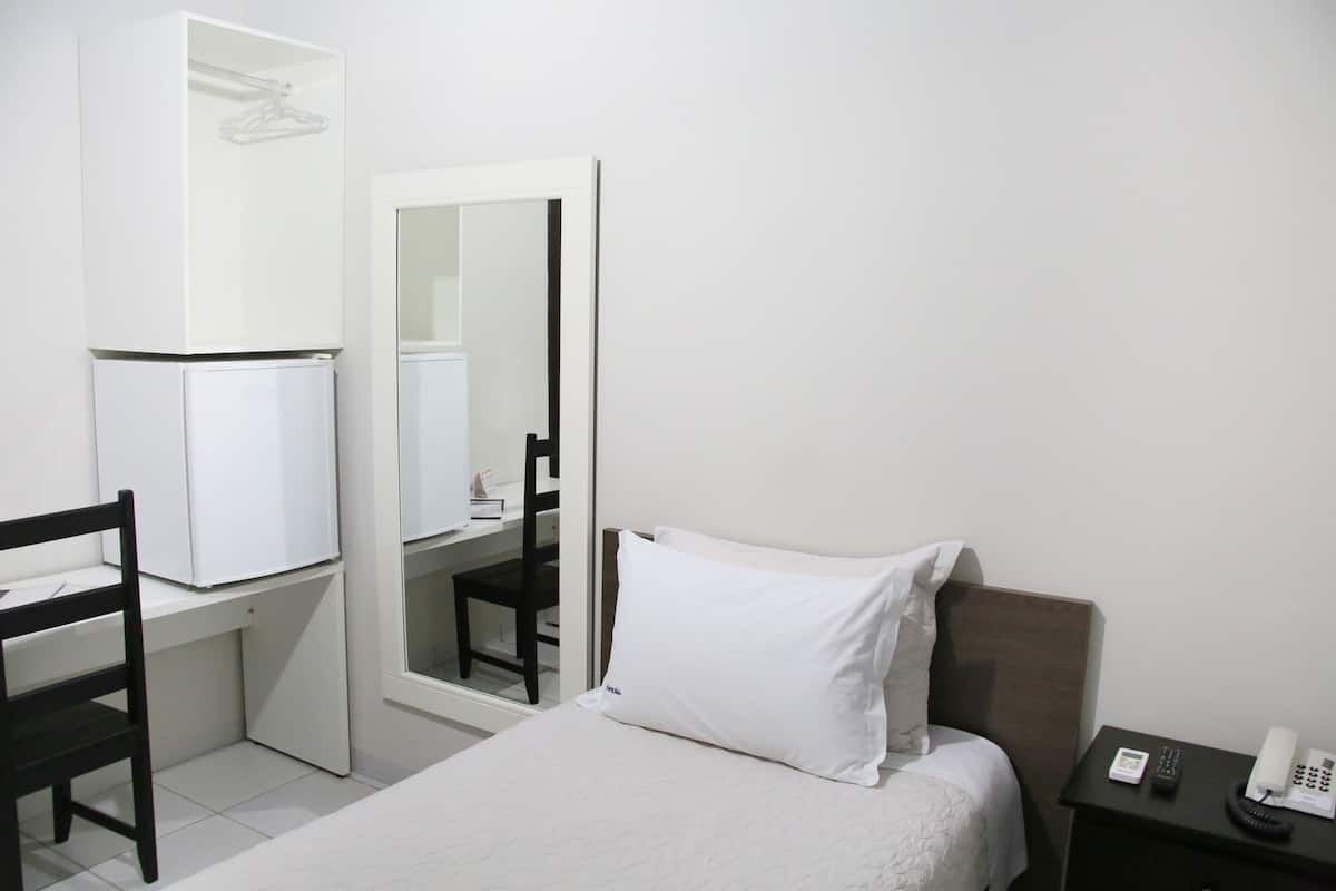 Standard Single Room | Minibar, desk, bed sheets