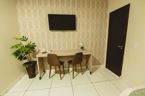 Minibar, desk, bed sheets, wheelchair access - Hotel Dutra (Sinop)