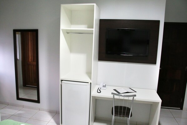 Standard Twin Room | Minibar, desk, bed sheets, wheelchair access