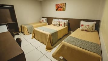 ميني بار ومكتب وملاءات أسرّة وتسهيلات لدخول الكراسي المتحركة