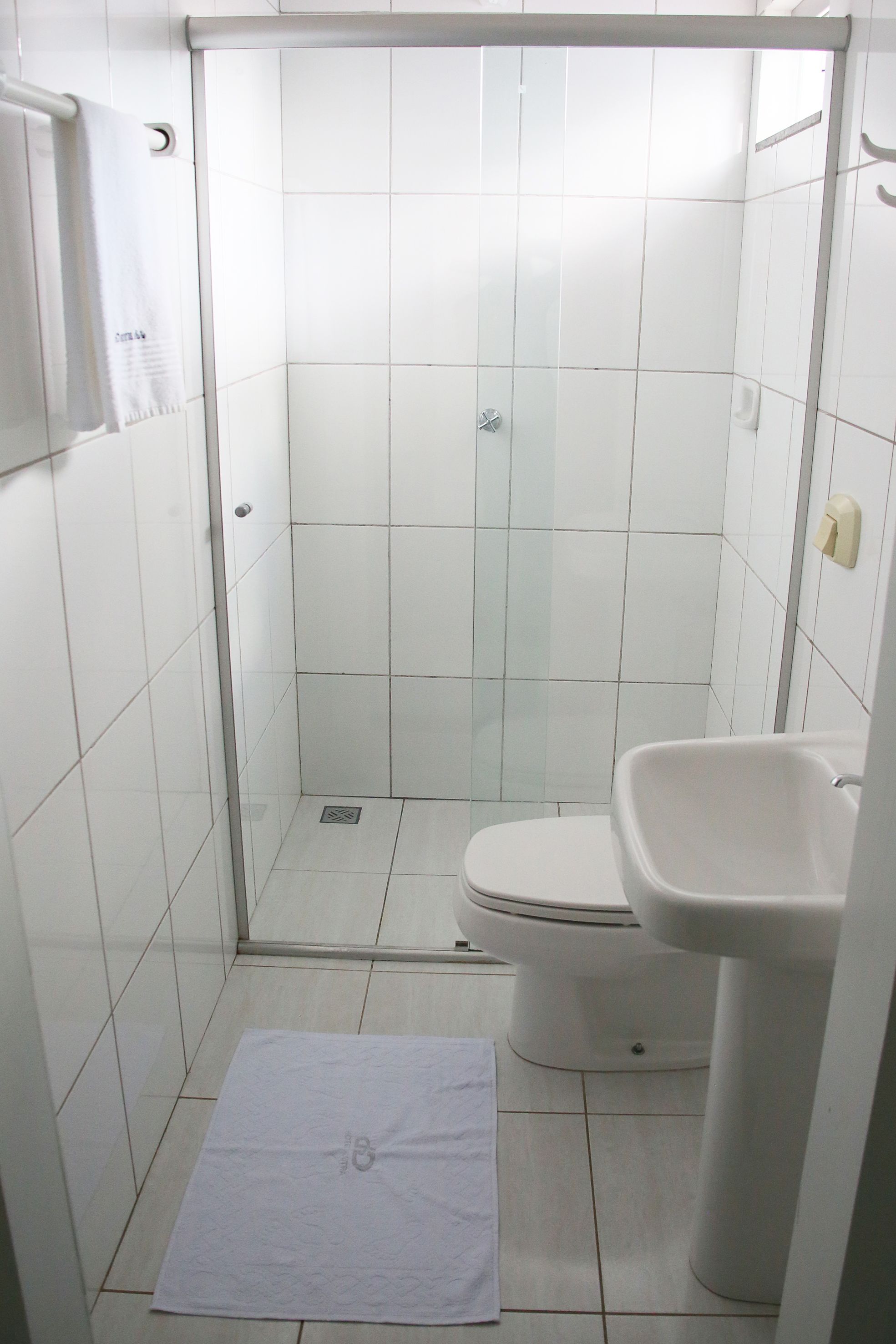 standard triple room | minibar, desk, bed sheets, wheelchair access