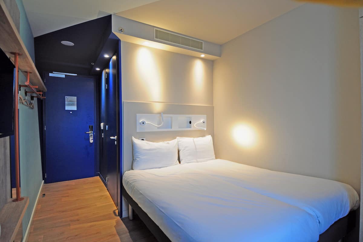 Hypo-allergenic bedding, soundproofing, free cots/infant beds, free WiFi