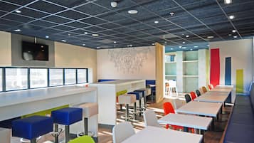 Dagelijks continentaal ontbijt (EUR 14.50 per persoon)