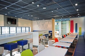 Päivittäinen mannermainen aamiainen (14.50 EUR per henkilö)