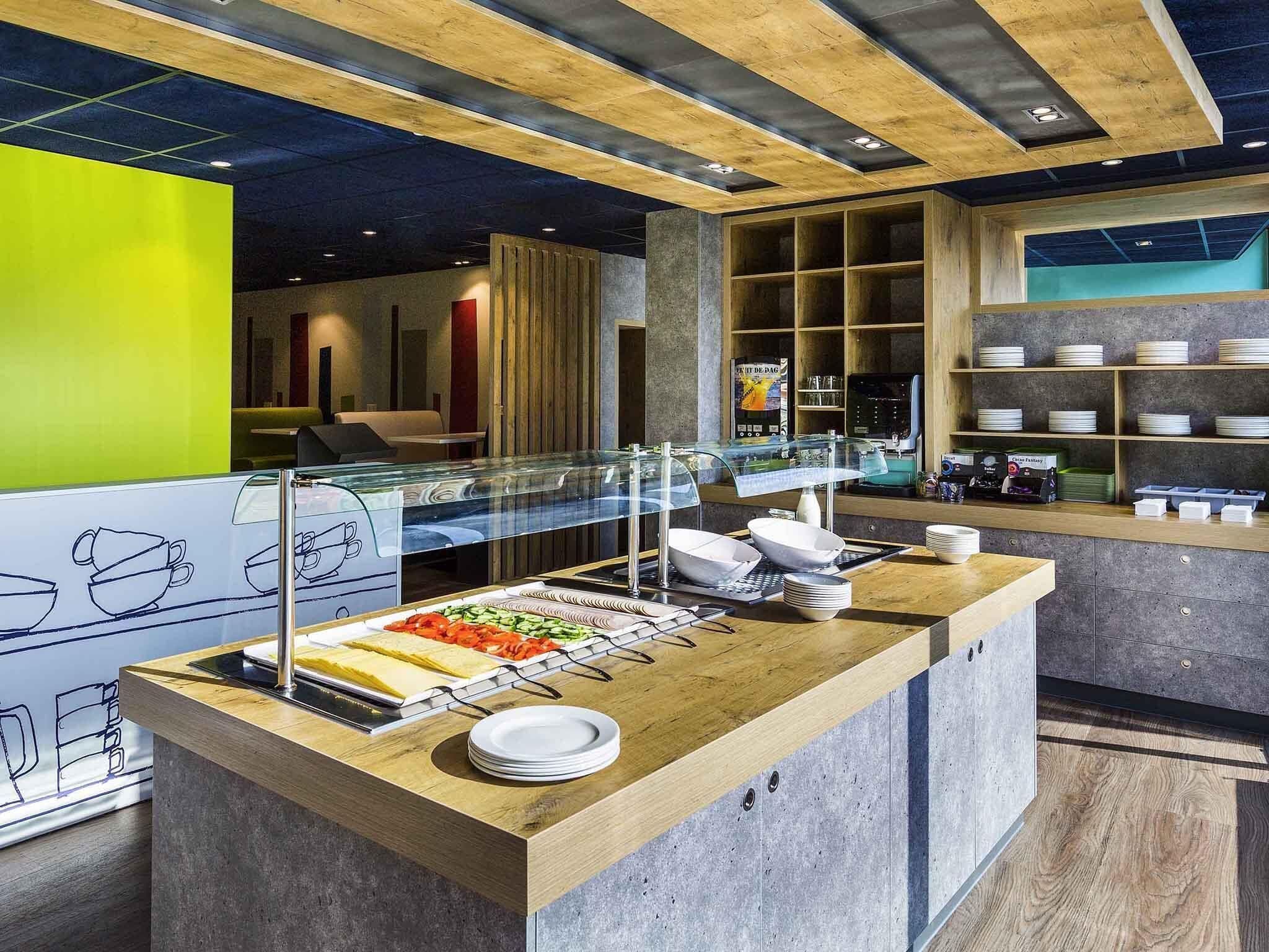 Daily continental breakfast (EUR 14.50 per person)