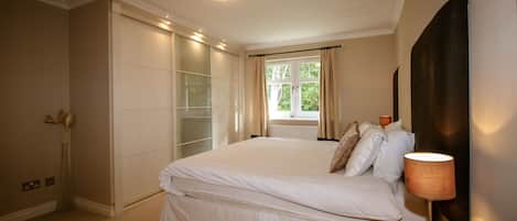 1 habitación, decoración personalizada y muebles diferentes