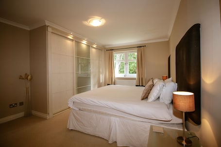 1 bedroom, individually decorated, individually furnished