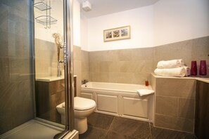 Luxury Apartment, 2 Bedrooms, Accessible (3E, Abbotsford) | Bathroom | Combined shower/bathtub, free toiletries, hair dryer, towels - Turnberry Apartments (Girvan)