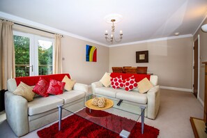 Departamento de lujo, 2 habitaciones | Vista a la playa o el mar